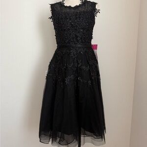 Chic Black Floral Midi Dress